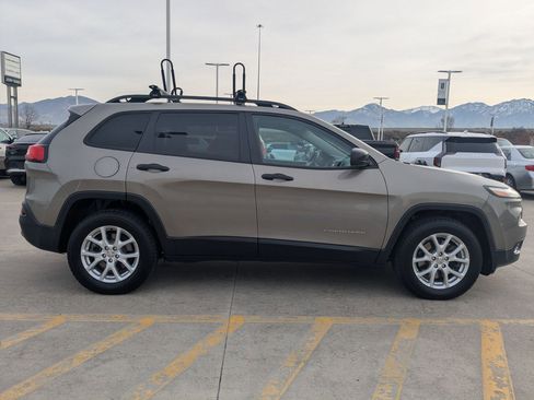 Used 2016 Jeep Cherokee Sport w/ Cold Weather Group image 6