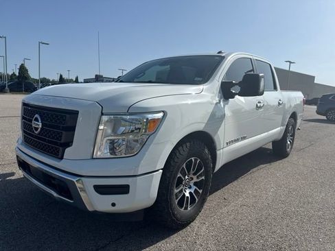 Used 2020 Nissan Titan SV w/ SV Convenience Package RWD image 1