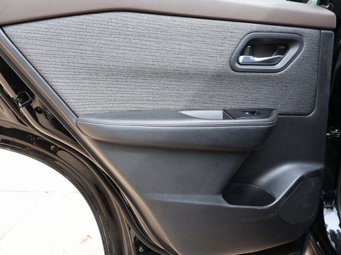 Used 2021 Nissan Rogue SV image 17