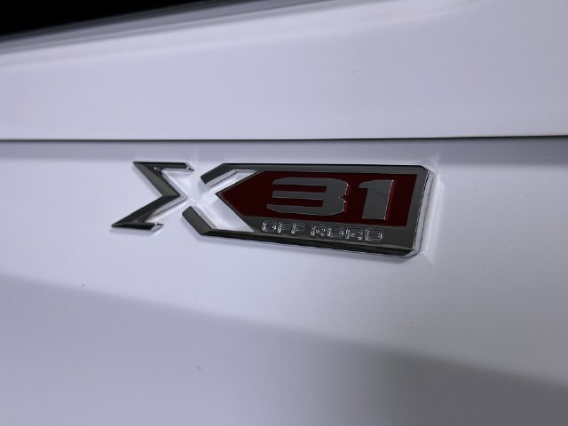Used 2022 GMC Sierra 1500 SLT w/ SLT Premium Plus Package AWD/4WD image 32