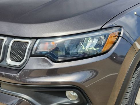 Used 2022 Jeep Compass Latitude FWD image 9