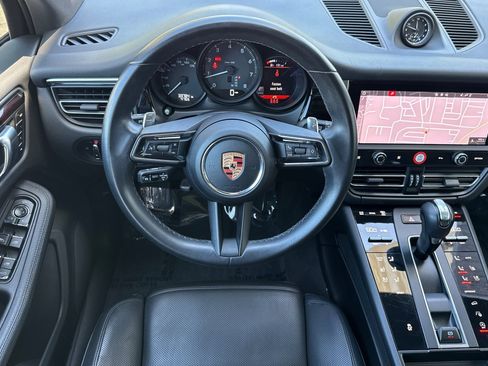 Used 2023 Porsche Macan AWD/4WD image 31