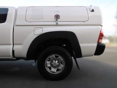 Used 2015 Toyota Tacoma PreRunner image 37