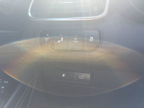 Used 2016 Kia Sorento SX image 19