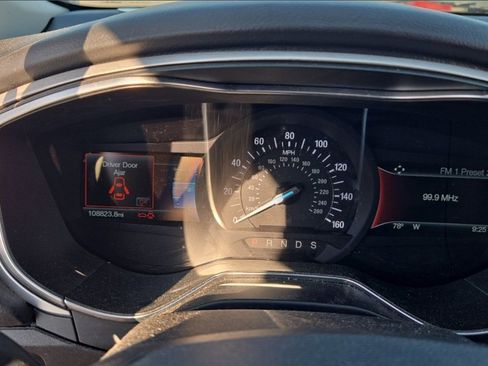 Used 2015 Ford Fusion SE image 23