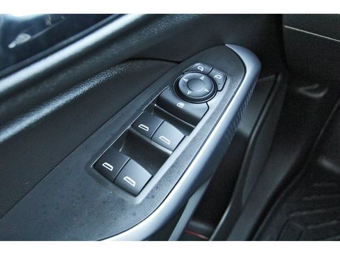 Used 2024 Chevrolet Trax RS w/ Sunroof Package FWD image 21