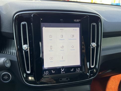 Used 2020 Volvo XC40 T4 R-Design w/ Protection Package Premier image 21