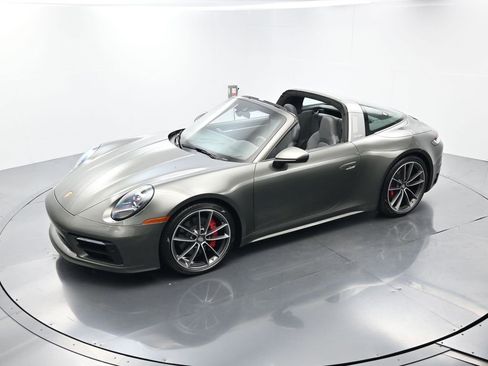 Used 2021 Porsche 911 Targa 4S w/ Sportdesign Package image 37