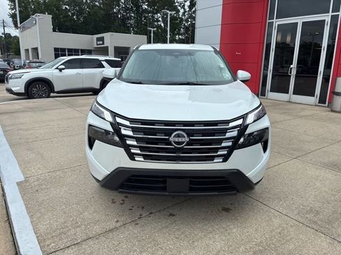 Used 2025 Nissan Rogue SV FWD image 2
