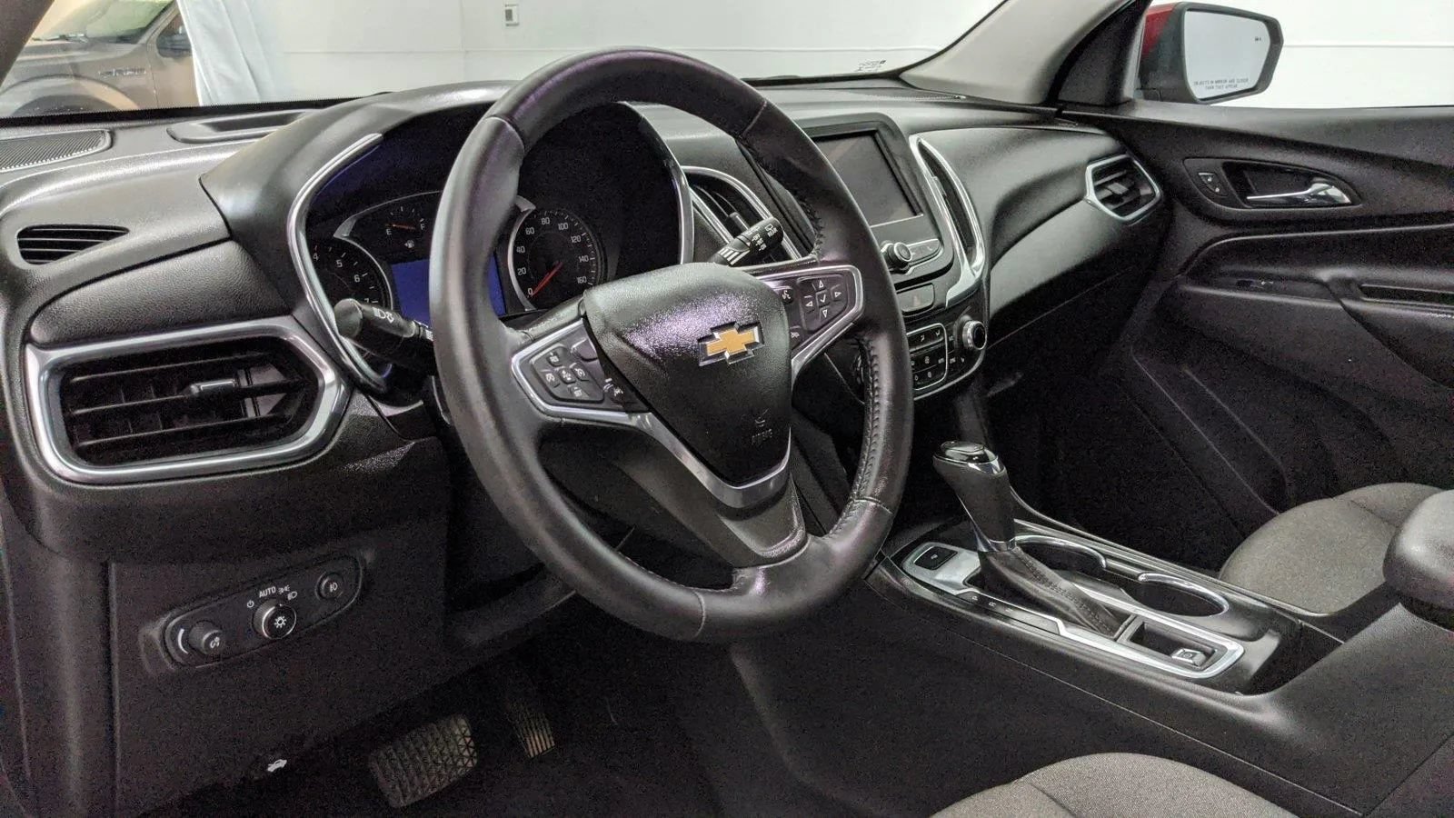 Used 2020 Chevrolet Equinox LT FWD image 36