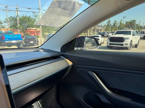 Used 2018 Tesla Model 3 Long Range RWD image 19