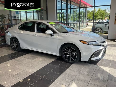 Certified 2024 Toyota Camry SE FWD image 1