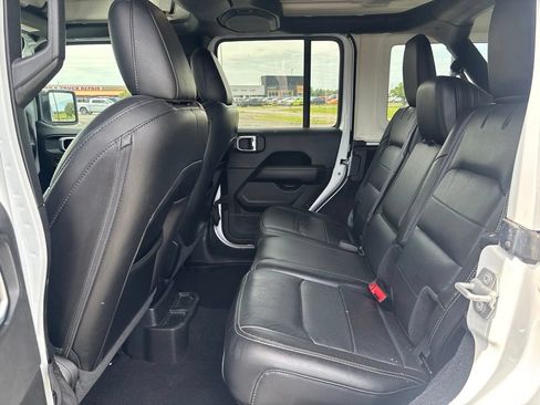 Used 2021 Jeep Wrangler Unlimited Sahara w/ Uconnect 4C Nav & Sound Group AWD/4WD image 10