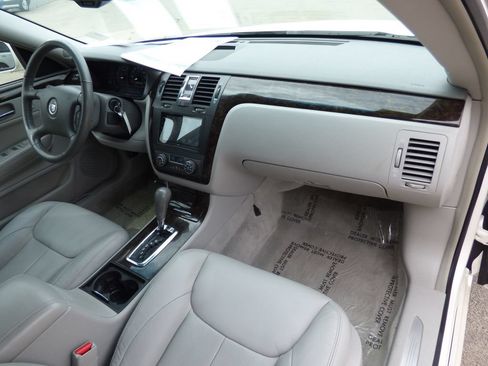 Used 2011 Cadillac DTS Luxury FWD image 12