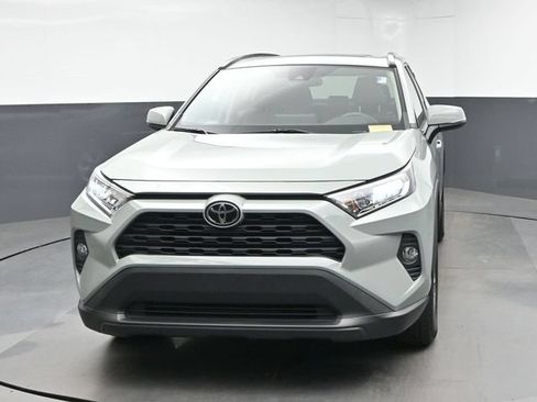 Used 2021 Toyota RAV4 XLE w/ Convenience Package FWD image 3