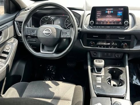 Used 2025 Nissan Rogue SV FWD image 32