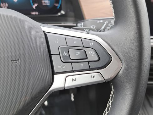 Certified 2025 Volkswagen Atlas SE image 18