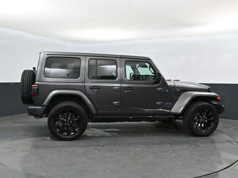 Used 2025 Jeep Wrangler Unlimited Sahara w/ Safety Group AWD/4WD image 5