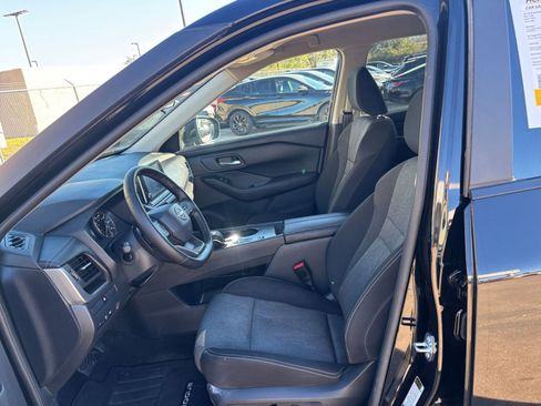 Used 2025 Nissan Rogue SV image 28