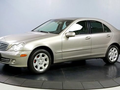 Used 2005 Mercedes-Benz C 320 4MATIC Sedan image 3