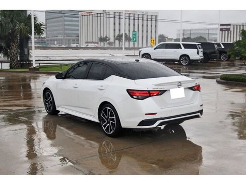 Used 2025 Nissan Sentra SR FWD image 4