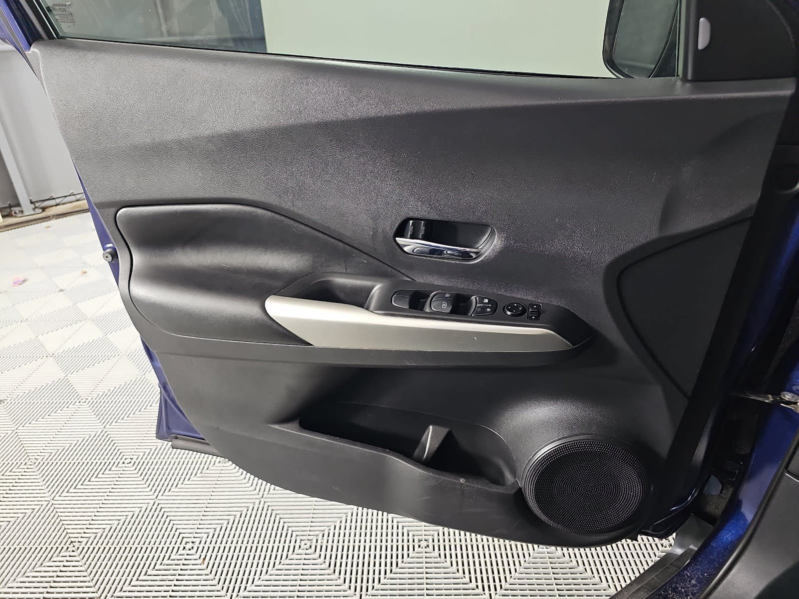 Used 2020 Nissan Kicks SR w/ SR Premium Package FWD image 23