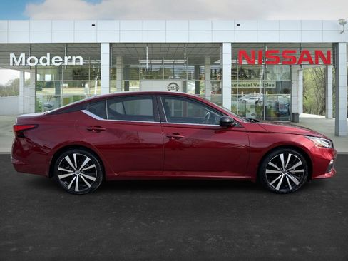 Certified 2022 Nissan Altima 2.5 SR image 6