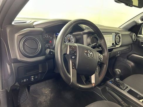 Used 2019 Toyota Tacoma TRD Off-Road image 14