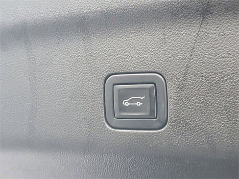 Certified 2022 GMC Yukon Denali image 11