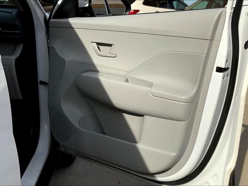 Used 2025 Hyundai Kona SEL image 22