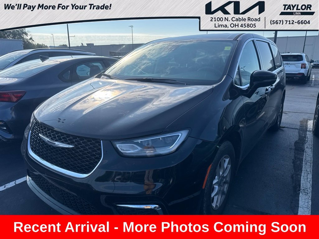 Used 2024 Chrysler Pacifica Touring-L FWD image 1