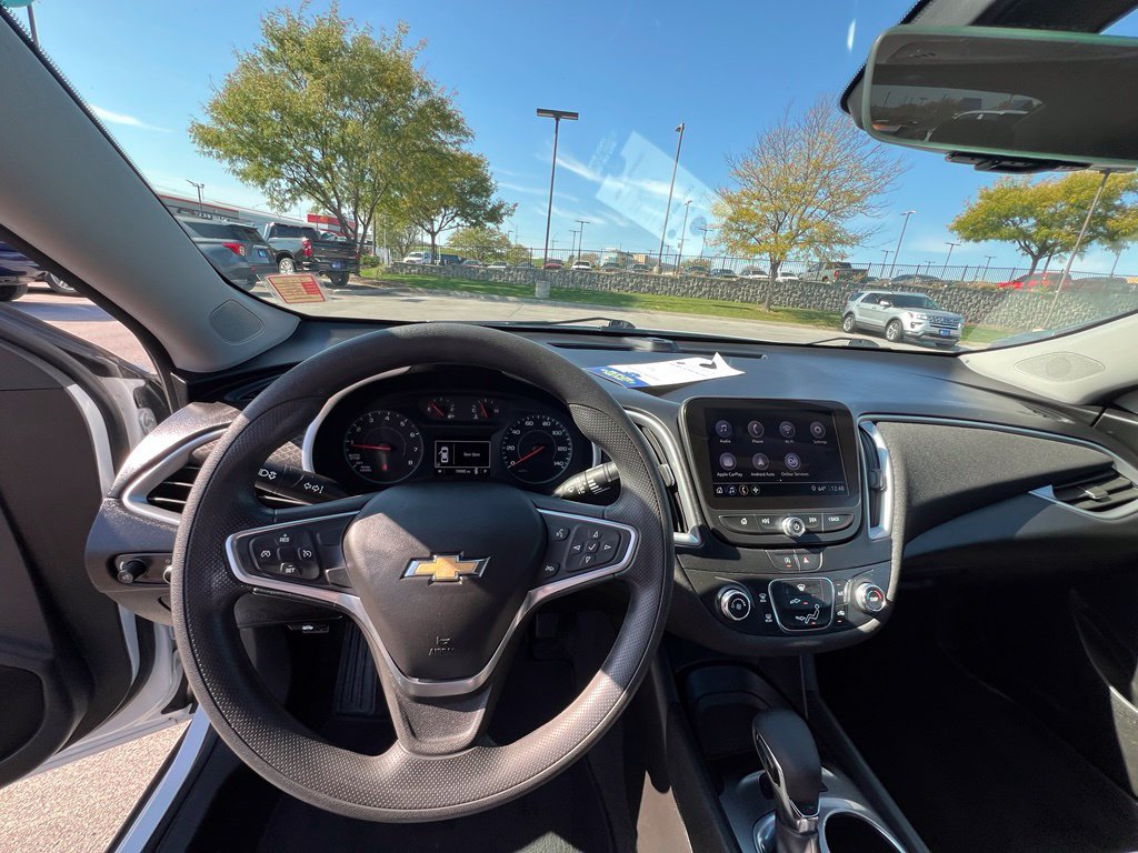 Used 2022 Chevrolet Malibu LS FWD image 35