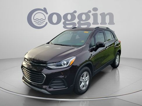 Used 2020 Chevrolet Trax LT w/ LT Convenience Package FWD image 9