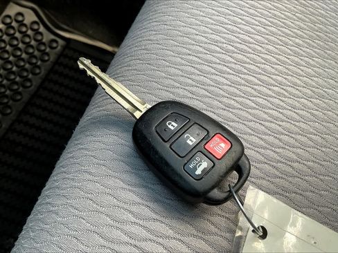 Used 2015 Toyota Corolla LE FWD image 14