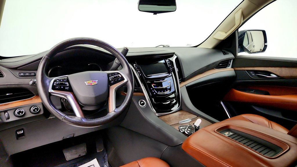 Used 2020 Cadillac Escalade Premium Luxury AWD/4WD image 13