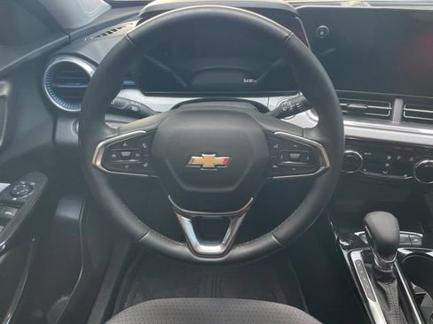 Used 2024 Chevrolet Trax LT w/ Driver Confidence Package FWD image 16