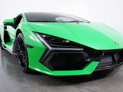 Used 2025 Lamborghini Revuelto image 18