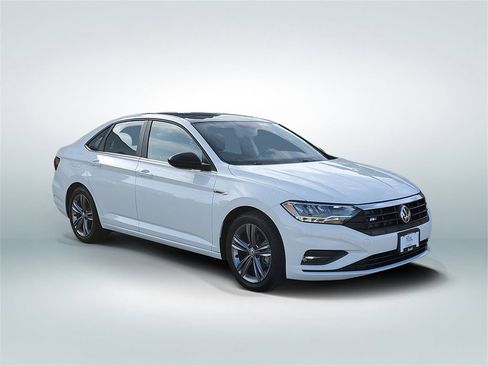 Used 2021 Volkswagen Jetta R-Line image 2