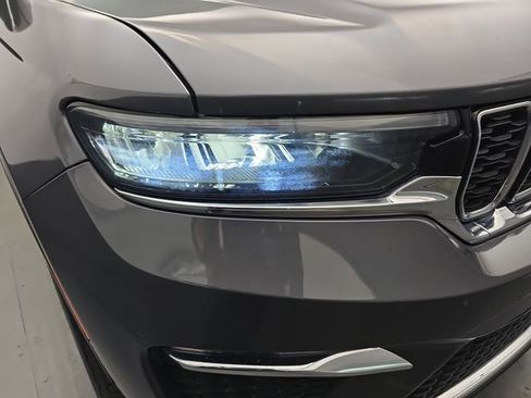 Used 2023 Jeep Grand Cherokee Limited image 13