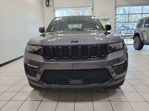 New 2025 Jeep Grand Cherokee Limited w/ Black Appearance Package image 2
