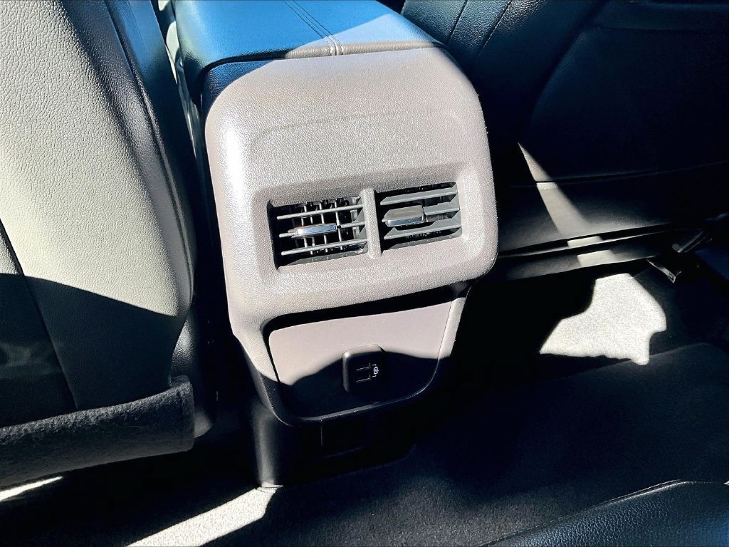 Used 2024 GMC Terrain SLT AWD/4WD image 29
