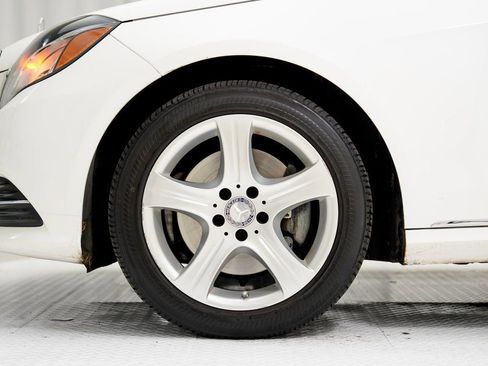 Used 2015 Mercedes-Benz E 250 BlueTEC 4MATIC Sedan image 28