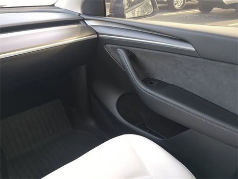 Used 2023 Tesla Model Y Long Range image 19