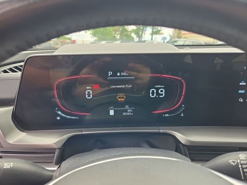 Used 2025 Kia Telluride S FWD image 16