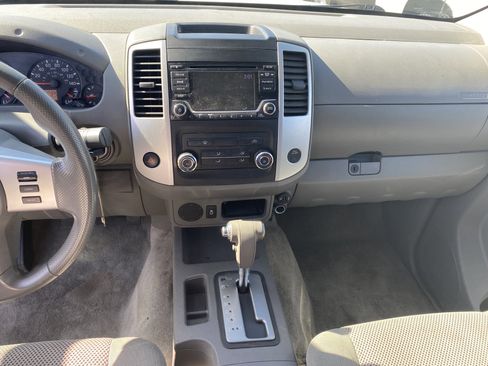 Used 2018 Nissan Frontier SV image 15