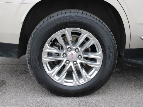 Used 2023 GMC Yukon SLT w/ SLT Luxury Package image 41