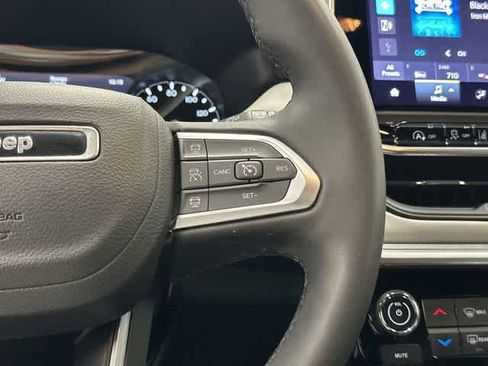 Used 2025 Jeep Compass Limited image 18