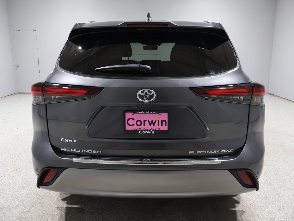 Used 2024 Toyota Highlander Platinum AWD/4WD image 3