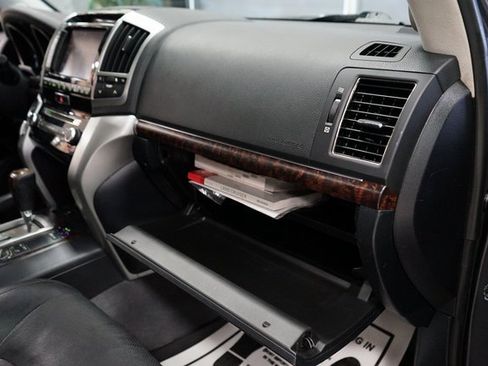 Used 2013 Toyota Land Cruiser image 52