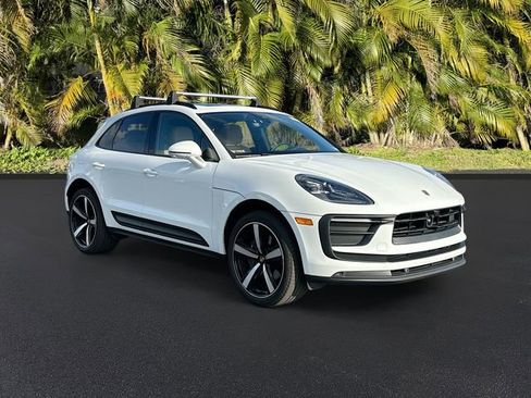 Used 2024 Porsche Macan AWD/4WD image 4